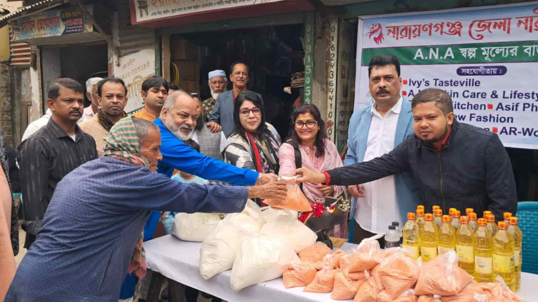 নারী উদ্যোক্তাদের স্বল্প মূল্যের পণ্য পেল ২০০ পরিবার