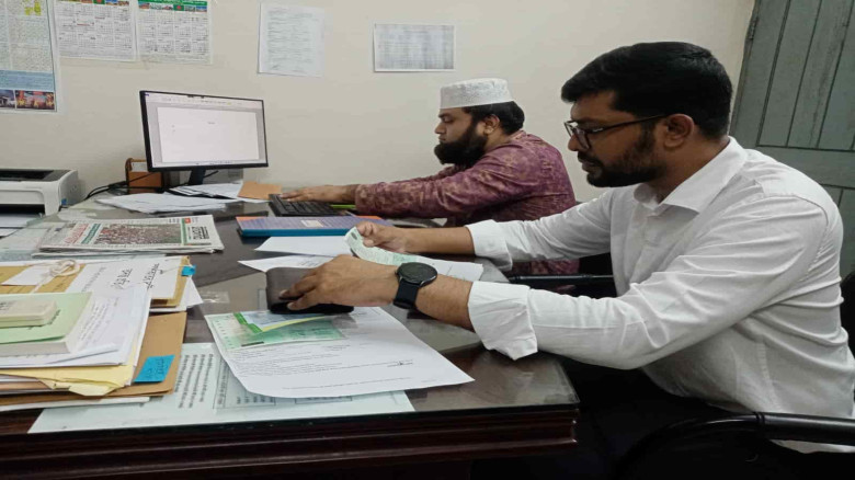 বিআরটিএ কার্যালয়ে ছদ্মবেশে দুদকের অভিযান