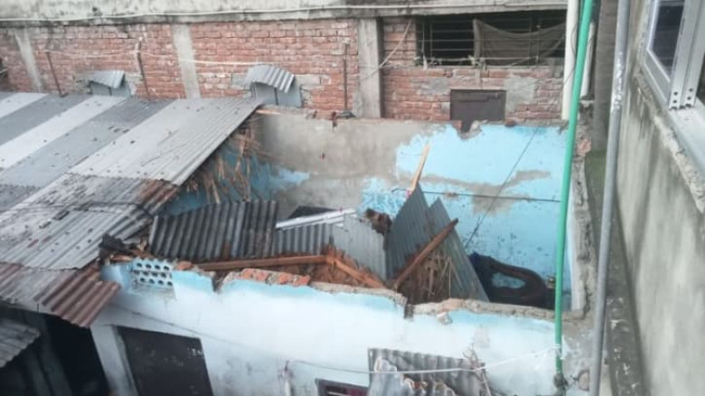 দেওভোগে দেয়াল ধসে পড়ে ঘুমন্ত শিশুর মৃত্যু, মা হাসপাতালে