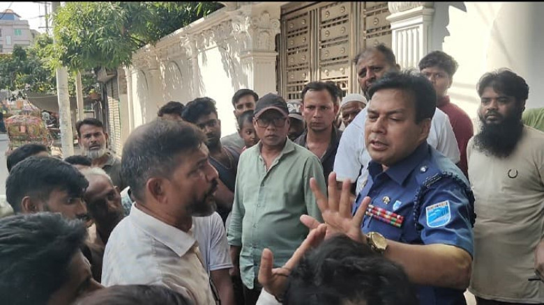 অটোরিকশা স্ট্যান্ড দখল নিয়ে সংঘর্ষ ও পাল্টাপাল্টি অভিযোগ, আহত ১৫
